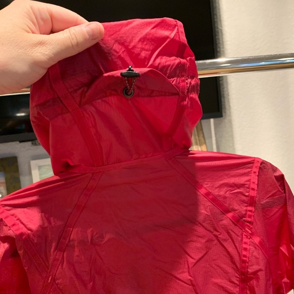 Women’s Kuhl Lightweight Packable Rain Jacket - Small - Picture 4 of 10